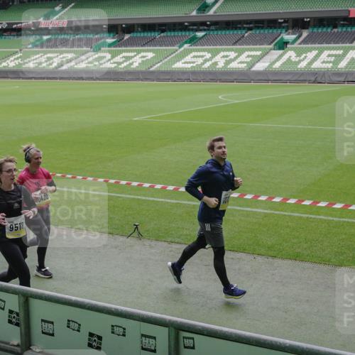 05.10.2025 - 20. swb-Marathon Bremen Michael Burmester http://msf.ph/oto/9243002 05.10.2025 10:35:55 Laufen im Stadion 7163, 7177, 7178, 7908, 8585, 9005, 9173, 9174, 9231, 9278, 9327, 9330, 9370, 9371, 9378, 9389, 9433, 9450, 9451, 9454, 9462, 9495, 9508, 9516, 9518, 9542, 9550, 9576, 9582, 9609, 9612, 9625, 9634, 9666, 9686, 9737, 9790, 9880, 9886, 9904, 9914, 9937, 9954, 9962, 9977, 10006, 10039, 10049, 10055, 10059, 10063, 10079, 10084, 10105, 10127, 10138, 10139, 10143, 10145, 10179, 10182, 10225, 10228, 10250, 10293, 10311, 10336, 10353, 10359, 10367, 10368, 10377, 10391 meine-sportfotos.de