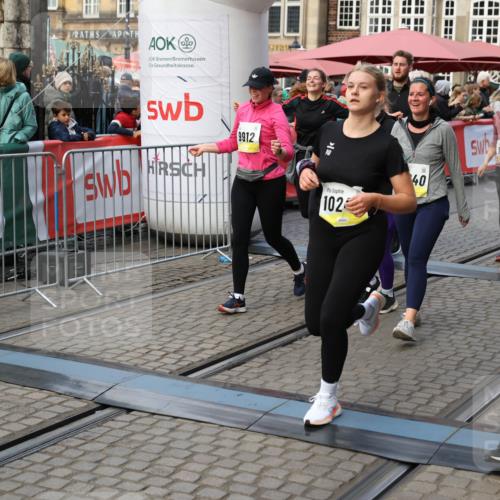 05.10.2025 - 20. swb-Marathon Bremen Yannick Fuchs http://msf.ph/oto/9243003 05.10.2025 11:09:05 Ziel 9184, 9466, 9721, 9774, 9853, 9912, 10031, 10087, 10248, 10458, 10714, 10840, 11126, 11142 meine-sportfotos.de