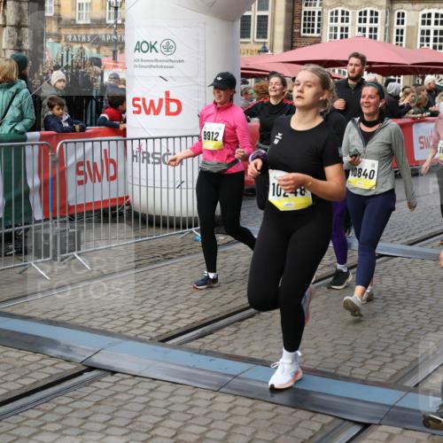 05.10.2025 - 20. swb-Marathon Bremen Yannick Fuchs http://msf.ph/oto/9243011 05.10.2025 11:09:05 Ziel 9184, 9466, 9721, 9774, 9853, 9912, 10031, 10087, 10248, 10458, 10714, 10840, 11126, 11142 meine-sportfotos.de