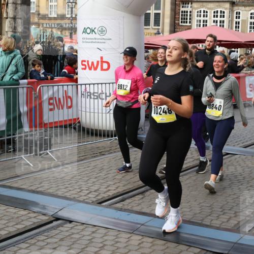 05.10.2025 - 20. swb-Marathon Bremen Yannick Fuchs http://msf.ph/oto/9243024 05.10.2025 11:09:05 Ziel 9184, 9466, 9721, 9774, 9853, 9912, 10031, 10087, 10248, 10458, 10714, 10840, 11126, 11142 meine-sportfotos.de