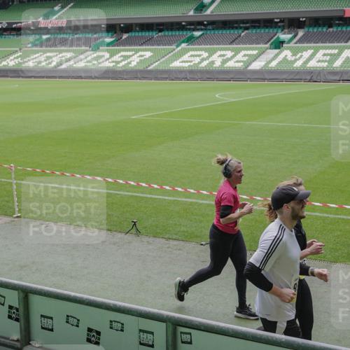 05.10.2025 - 20. swb-Marathon Bremen Michael Burmester http://msf.ph/oto/9243027 05.10.2025 10:35:56 Laufen im Stadion 7163, 7177, 7178, 7908, 8585, 9005, 9173, 9174, 9231, 9278, 9327, 9330, 9346, 9349, 9370, 9371, 9378, 9389, 9433, 9443, 9450, 9451, 9454, 9462, 9508, 9516, 9518, 9542, 9550, 9576, 9609, 9612, 9625, 9634, 9666, 9686, 9737, 9790, 9880, 9886, 9904, 9914, 9937, 9954, 9962, 9977, 10006, 10039, 10049, 10055, 10059, 10063, 10079, 10084, 10105, 10127, 10138, 10139, 10143, 10145, 10179, 10182, 10225, 10228, 10250, 10293, 10311, 10336, 10353, 10359, 10367, 10368, 10377, 10391 meine-sportfotos.de