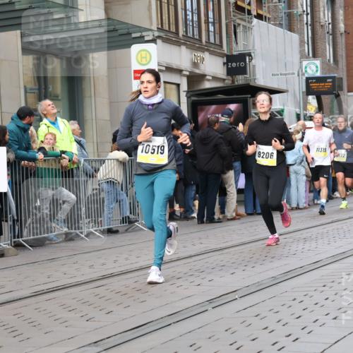 05.10.2025 - 20. swb-Marathon Bremen Strokosch-Dieckow http://msf.ph/oto/9243029 05.10.2025 10:49:05 Ziel 9206, 9233, 9333, 9435, 9555, 9626, 9627, 9708, 10118, 10221, 10381, 10519, 10636, 10673, 10712, 10715, 10735, 10888, 11057, 11319, 11487, 11579, 11598, 11672, 9206, 9233, 9333, 9435, 9555, 9626, 9627, 9708, 10118, 10221, 10381, 10519, 10636, 10673, 10712, 10715, 10735, 10888, 11057, 11319, 11487, 11579, 11598, 11672 meine-sportfotos.de