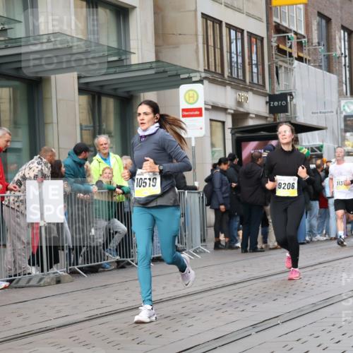05.10.2025 - 20. swb-Marathon Bremen Strokosch-Dieckow http://msf.ph/oto/9243040 05.10.2025 10:49:06 Ziel 9206, 9233, 9333, 9435, 9555, 9626, 9627, 9708, 10118, 10381, 10519, 10636, 10673, 10712, 10715, 10735, 10888, 11057, 11319, 11487, 11579, 11598, 11672, 9206, 9233, 9333, 9435, 9555, 9626, 9627, 9708, 10118, 10381, 10519, 10636, 10673, 10712, 10715, 10735, 10888, 11057, 11319, 11487, 11579, 11598, 11672 meine-sportfotos.de
