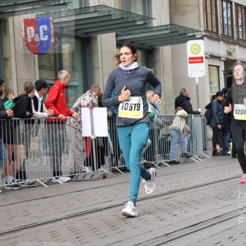 05.10.2025 - 20. swb-Marathon Bremen Strokosch-Dieckow http://msf.ph/oto/9243051 05.10.2025 10:49:06 Ziel 9206, 9233, 9333, 9435, 9555, 9626, 9627, 9708, 10118, 10381, 10519, 10636, 10673, 10712, 10715, 10735, 10888, 11057, 11319, 11487, 11579, 11598, 11672, 9206, 9233, 9333, 9435, 9555, 9626, 9627, 9708, 10118, 10381, 10519, 10636, 10673, 10712, 10715, 10735, 10888, 11057, 11319, 11487, 11579, 11598, 11672 meine-sportfotos.de