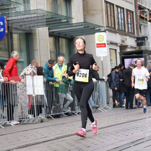 05.10.2025 - 20. swb-Marathon Bremen Strokosch-Dieckow http://msf.ph/oto/9243062 05.10.2025 10:49:07 Ziel 9206, 9233, 9333, 9435, 9555, 9626, 9627, 9708, 10118, 10170, 10381, 10519, 10636, 10673, 10712, 10715, 10735, 10888, 11057, 11319, 11487, 11579, 11598, 11672, 9206, 9233, 9333, 9435, 9555, 9626, 9627, 9708, 10118, 10170, 10381, 10519, 10636, 10673, 10712, 10715, 10735, 10888, 11057, 11319, 11487, 11579, 11598, 11672 meine-sportfotos.de