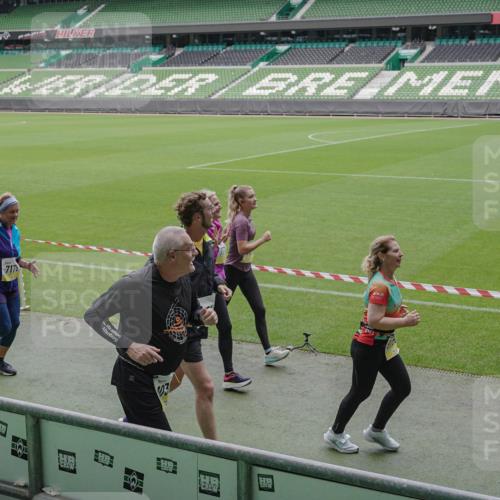 05.10.2025 - 20. swb-Marathon Bremen Michael Burmester http://msf.ph/oto/9243101 05.10.2025 10:35:59 Laufen im Stadion 7177, 7178, 7908, 8585, 9005, 9173, 9174, 9231, 9278, 9327, 9330, 9346, 9349, 9370, 9371, 9378, 9389, 9433, 9443, 9450, 9451, 9454, 9462, 9508, 9516, 9518, 9542, 9550, 9576, 9609, 9611, 9612, 9625, 9634, 9666, 9686, 9737, 9790, 9880, 9886, 9904, 9914, 9937, 9954, 9962, 9977, 10006, 10039, 10055, 10059, 10063, 10079, 10084, 10127, 10138, 10139, 10143, 10145, 10182, 10219, 10225, 10228, 10250, 10293, 10311, 10336, 10353, 10359, 10367, 10368, 10377, 10391, 7163 meine-sportfotos.de