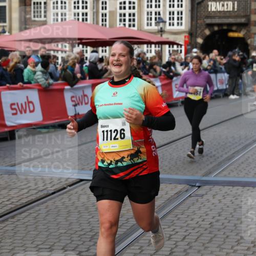 05.10.2025 - 20. swb-Marathon Bremen Yannick Fuchs http://msf.ph/oto/9243109 05.10.2025 11:09:07 Ziel 9184, 9466, 9774, 9912, 10031, 10087, 10248, 10458, 10714, 10840, 11126, 11142 meine-sportfotos.de