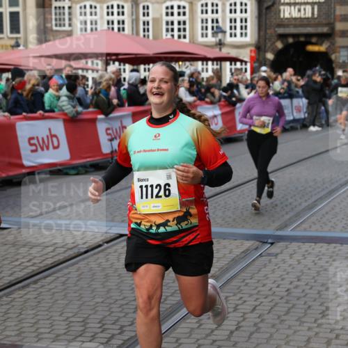 05.10.2025 - 20. swb-Marathon Bremen Yannick Fuchs http://msf.ph/oto/9243115 05.10.2025 11:09:08 Ziel 9184, 9466, 9774, 9912, 10031, 10087, 10248, 10458, 10714, 10840, 11126, 11142 meine-sportfotos.de