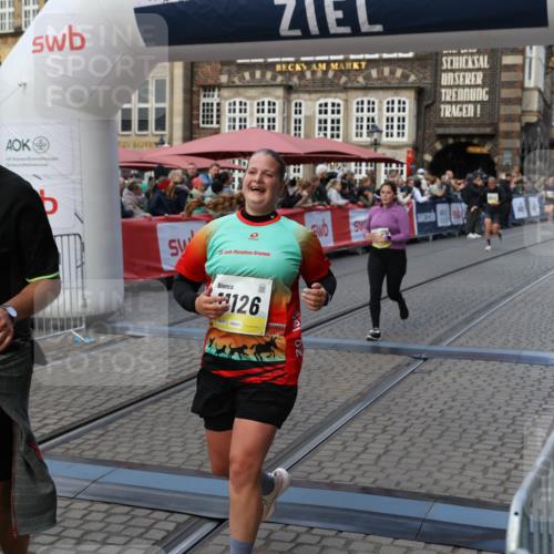 05.10.2025 - 20. swb-Marathon Bremen Yannick Fuchs http://msf.ph/oto/9243122 05.10.2025 11:09:08 Ziel 9184, 9466, 9774, 9912, 10031, 10087, 10248, 10458, 10714, 10840, 11126, 11142 meine-sportfotos.de