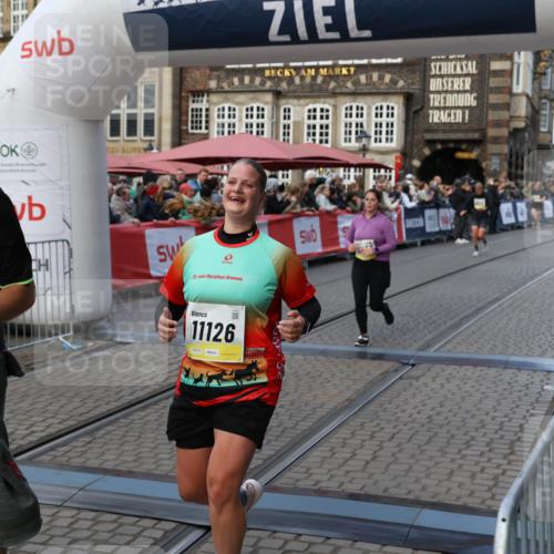 05.10.2025 - 20. swb-Marathon Bremen Yannick Fuchs http://msf.ph/oto/9243133 05.10.2025 11:09:08 Ziel 9184, 9466, 9774, 9912, 10031, 10087, 10248, 10458, 10714, 10840, 11126, 11142 meine-sportfotos.de