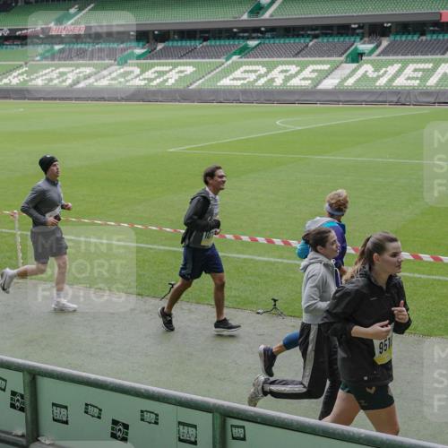 05.10.2025 - 20. swb-Marathon Bremen Michael Burmester http://msf.ph/oto/9243137 05.10.2025 10:36:01 Laufen im Stadion 7177, 7178, 7908, 8585, 9005, 9173, 9174, 9215, 9231, 9278, 9327, 9330, 9346, 9349, 9370, 9371, 9378, 9389, 9433, 9443, 9450, 9451, 9454, 9462, 9508, 9516, 9518, 9542, 9550, 9576, 9609, 9611, 9612, 9634, 9686, 9737, 9747, 9790, 9880, 9886, 9904, 9914, 9937, 9954, 9962, 9977, 10006, 10039, 10055, 10059, 10063, 10079, 10084, 10127, 10138, 10139, 10143, 10145, 10182, 10219, 10225, 10228, 10250, 10293, 10311, 10324, 10336, 10353, 10359, 10367, 10368, 10391, 7163 meine-sportfotos.de