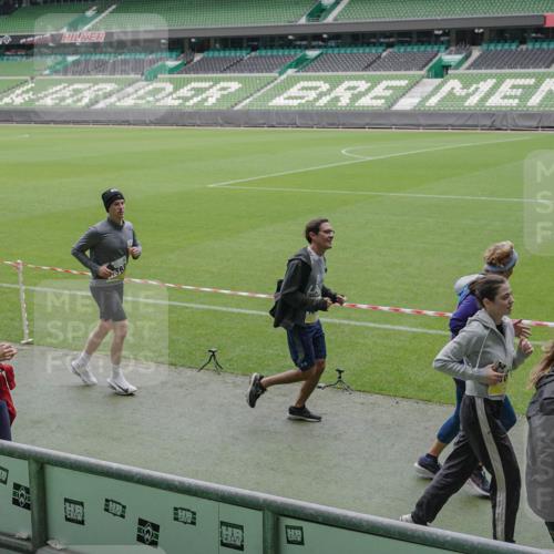 05.10.2025 - 20. swb-Marathon Bremen Michael Burmester http://msf.ph/oto/9243158 05.10.2025 10:36:01 Laufen im Stadion 7177, 7178, 7908, 8585, 9005, 9173, 9174, 9215, 9231, 9278, 9327, 9330, 9346, 9349, 9370, 9371, 9378, 9389, 9433, 9443, 9450, 9451, 9454, 9462, 9508, 9516, 9518, 9542, 9550, 9576, 9609, 9611, 9612, 9634, 9686, 9737, 9747, 9790, 9880, 9886, 9904, 9914, 9937, 9954, 9962, 9977, 10006, 10039, 10055, 10059, 10063, 10079, 10084, 10127, 10138, 10139, 10143, 10145, 10182, 10219, 10225, 10228, 10250, 10293, 10311, 10324, 10336, 10353, 10359, 10367, 10368, 10391, 7163 meine-sportfotos.de