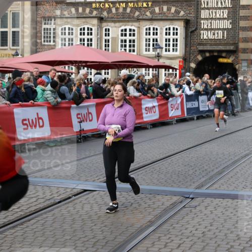 05.10.2025 - 20. swb-Marathon Bremen Yannick Fuchs http://msf.ph/oto/9243161 05.10.2025 11:09:09 Ziel 9466, 9774, 9912, 10031, 10087, 10248, 10458, 10714, 10840, 11126, 11142 meine-sportfotos.de