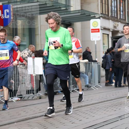 05.10.2025 - 20. swb-Marathon Bremen Strokosch-Dieckow http://msf.ph/oto/9243166 05.10.2025 10:49:11 Ziel 9206, 9233, 9435, 9555, 9626, 9627, 9708, 10118, 10170, 10381, 10519, 10636, 10673, 10712, 10715, 10726, 10735, 10873, 10888, 11319, 11487, 11579, 11598, 11672, 11692, 9206, 9233, 9435, 9555, 9626, 9627, 9708, 10118, 10170, 10381, 10519, 10636, 10673, 10712, 10715, 10726, 10735, 10873, 10888, 11319, 11487, 11579, 11598, 11672, 11692 meine-sportfotos.de