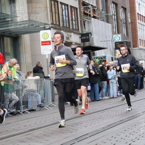 05.10.2025 - 20. swb-Marathon Bremen Strokosch-Dieckow http://msf.ph/oto/9243177 05.10.2025 10:49:12 Ziel 9206, 9233, 9435, 9452, 9555, 9626, 9627, 9708, 10118, 10170, 10381, 10519, 10636, 10673, 10712, 10726, 10735, 10873, 10888, 11319, 11487, 11579, 11598, 11672, 11692, 9206, 9233, 9435, 9452, 9555, 9626, 9627, 9708, 10118, 10170, 10381, 10519, 10636, 10673, 10712, 10726, 10735, 10873, 10888, 11319, 11487, 11579, 11598, 11672, 11692 meine-sportfotos.de