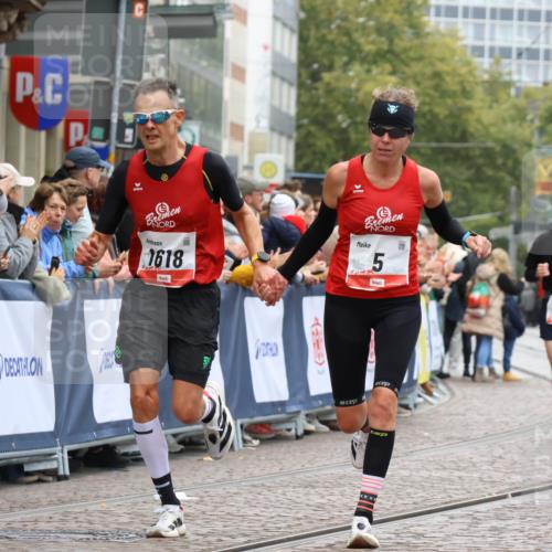 05.10.2025 - 20. swb-Marathon Bremen Strokosch-Dieckow http://msf.ph/oto/9243216 05.10.2025 12:44:27 Ziel 5, 8, 263, 1618, 1687, 2175, 9110 meine-sportfotos.de