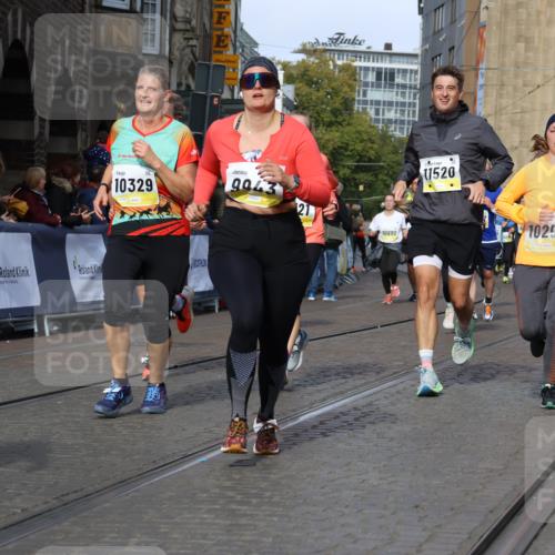 05.10.2025 - 20. swb-Marathon Bremen Strokosch-Dieckow http://msf.ph/oto/9243229 05.10.2025 10:57:43 Ziel 9372, 9585, 9943, 9979, 10219, 10225, 10250, 10329, 10341, 10555, 10890, 11457, 11520, 11521, 11564, 11575, 11731, 11744 meine-sportfotos.de