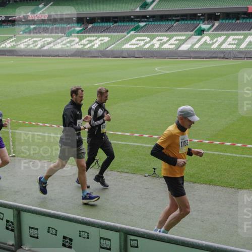 05.10.2025 - 20. swb-Marathon Bremen Michael Burmester http://msf.ph/oto/9243231 05.10.2025 10:36:03 Laufen im Stadion 7177, 7178, 7908, 8585, 9005, 9173, 9174, 9215, 9231, 9278, 9327, 9330, 9346, 9349, 9370, 9371, 9378, 9389, 9433, 9443, 9450, 9451, 9454, 9462, 9508, 9516, 9518, 9542, 9550, 9568, 9576, 9609, 9611, 9612, 9634, 9686, 9737, 9747, 9790, 9880, 9904, 9914, 9937, 9954, 9962, 9977, 10006, 10039, 10055, 10059, 10063, 10079, 10084, 10127, 10138, 10139, 10143, 10145, 10182, 10219, 10225, 10228, 10250, 10293, 10311, 10324, 10336, 10353, 10357, 10359, 10367, 10391, 7163 meine-sportfotos.de