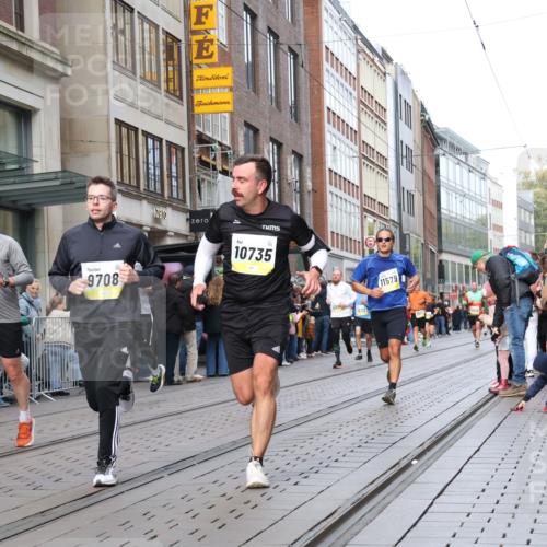 05.10.2025 - 20. swb-Marathon Bremen Strokosch-Dieckow http://msf.ph/oto/9243238 05.10.2025 10:49:13 Ziel 9206, 9233, 9435, 9452, 9555, 9626, 9627, 9708, 10118, 10170, 10381, 10519, 10636, 10673, 10712, 10726, 10735, 10873, 10888, 11319, 11487, 11579, 11598, 11672, 11692, 9206, 9233, 9435, 9452, 9555, 9626, 9627, 9708, 10118, 10170, 10381, 10519, 10636, 10673, 10712, 10726, 10735, 10873, 10888, 11319, 11487, 11579, 11598, 11672, 11692 meine-sportfotos.de