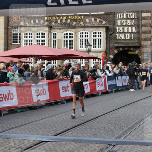 05.10.2025 - 20. swb-Marathon Bremen Yannick Fuchs http://msf.ph/oto/9243240 05.10.2025 11:09:12 Ziel 9632, 10087, 10458, 11126, 11142 meine-sportfotos.de
