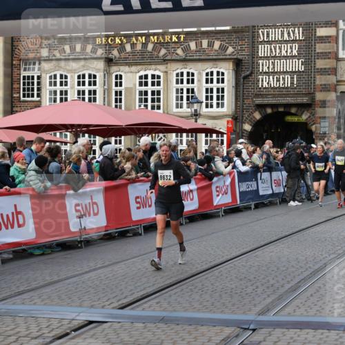 05.10.2025 - 20. swb-Marathon Bremen Yannick Fuchs http://msf.ph/oto/9243252 05.10.2025 11:09:12 Ziel 9632, 10087, 10458, 11126, 11142 meine-sportfotos.de