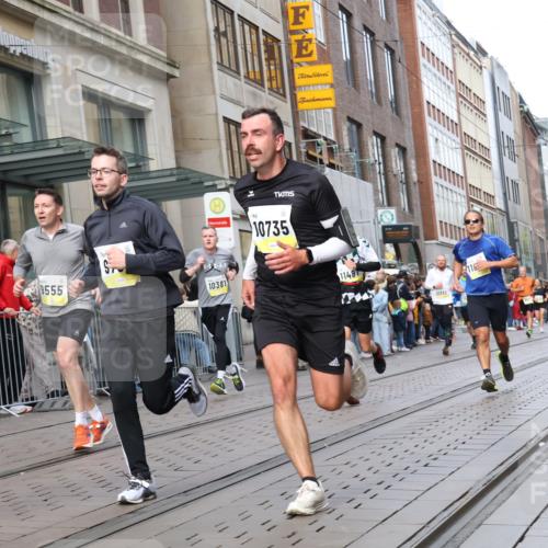 05.10.2025 - 20. swb-Marathon Bremen Strokosch-Dieckow http://msf.ph/oto/9243254 05.10.2025 10:49:14 Ziel 9206, 9233, 9435, 9452, 9555, 9626, 9627, 9708, 10118, 10170, 10381, 10519, 10636, 10673, 10712, 10726, 10873, 10888, 11319, 11487, 11579, 11598, 11672, 11692, 9206, 9233, 9435, 9452, 9555, 9626, 9627, 9708, 10118, 10170, 10381, 10519, 10636, 10673, 10712, 10726, 10873, 10888, 11319, 11487, 11579, 11598, 11672, 11692 meine-sportfotos.de