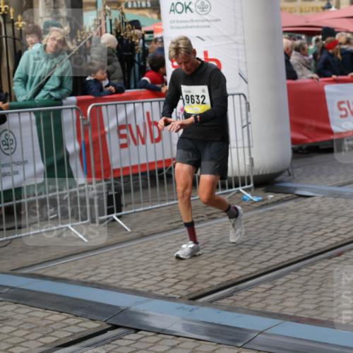 05.10.2025 - 20. swb-Marathon Bremen Yannick Fuchs http://msf.ph/oto/9243260 05.10.2025 11:09:15 Ziel 9632, 9798, 9815, 10315, 10458, 10784, 11379, 11437 meine-sportfotos.de