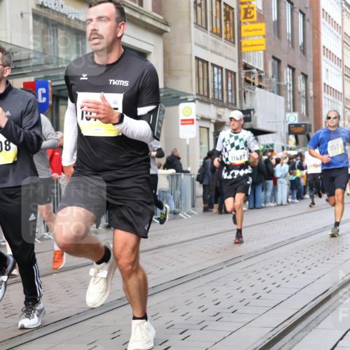 05.10.2025 - 20. swb-Marathon Bremen Strokosch-Dieckow http://msf.ph/oto/9243267 05.10.2025 10:49:14 Ziel 9206, 9233, 9435, 9452, 9555, 9626, 9627, 9708, 10118, 10170, 10381, 10519, 10636, 10673, 10712, 10726, 10873, 10888, 11319, 11487, 11579, 11598, 11672, 11692, 9206, 9233, 9435, 9452, 9555, 9626, 9627, 9708, 10118, 10170, 10381, 10519, 10636, 10673, 10712, 10726, 10873, 10888, 11319, 11487, 11579, 11598, 11672, 11692 meine-sportfotos.de