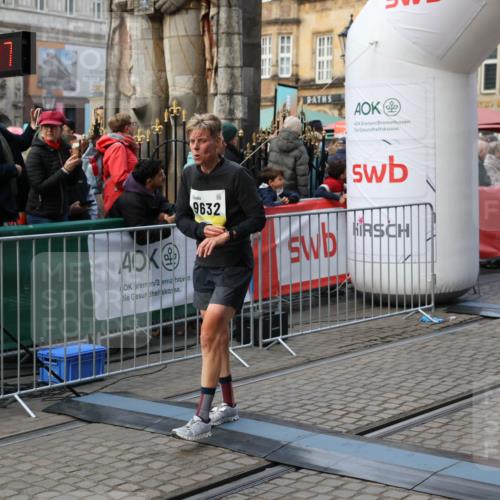 05.10.2025 - 20. swb-Marathon Bremen Yannick Fuchs http://msf.ph/oto/9243286 05.10.2025 11:09:16 Ziel 9632, 9798, 9815, 10315, 10784, 11379, 11437 meine-sportfotos.de