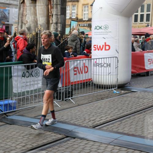 05.10.2025 - 20. swb-Marathon Bremen Yannick Fuchs http://msf.ph/oto/9243294 05.10.2025 11:09:16 Ziel 9632, 9798, 9815, 10315, 10784, 11379, 11437 meine-sportfotos.de