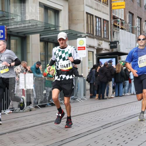 05.10.2025 - 20. swb-Marathon Bremen Strokosch-Dieckow http://msf.ph/oto/9243296 05.10.2025 10:49:15 Ziel 9206, 9233, 9435, 9452, 9555, 9626, 9627, 9708, 10118, 10170, 10381, 10519, 10636, 10673, 10712, 10726, 10781, 10873, 10888, 11319, 11487, 11579, 11672, 11692, 9206, 9233, 9435, 9452, 9555, 9626, 9627, 9708, 10118, 10170, 10381, 10519, 10636, 10673, 10712, 10726, 10781, 10873, 10888, 11319, 11487, 11579, 11672, 11692 meine-sportfotos.de