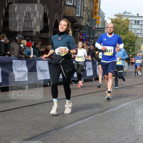05.10.2025 - 20. swb-Marathon Bremen Strokosch-Dieckow http://msf.ph/oto/9243305 05.10.2025 10:57:47 Ziel 9221, 9979, 10219, 10341, 10651, 10834, 10890, 10975, 11023, 11457, 11469, 11520, 11521, 11564, 11575, 11731, 11744 meine-sportfotos.de