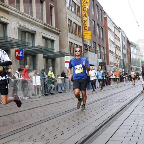 05.10.2025 - 20. swb-Marathon Bremen Strokosch-Dieckow http://msf.ph/oto/9243319 05.10.2025 10:49:16 Ziel 9218, 9233, 9435, 9452, 9555, 9626, 9627, 10118, 10170, 10381, 10519, 10636, 10673, 10712, 10726, 10781, 10873, 10888, 11319, 11487, 11579, 11672, 11692, 9218, 9233, 9435, 9452, 9555, 9626, 9627, 10118, 10170, 10381, 10519, 10636, 10673, 10712, 10726, 10781, 10873, 10888, 11319, 11487, 11579, 11672, 11692 meine-sportfotos.de