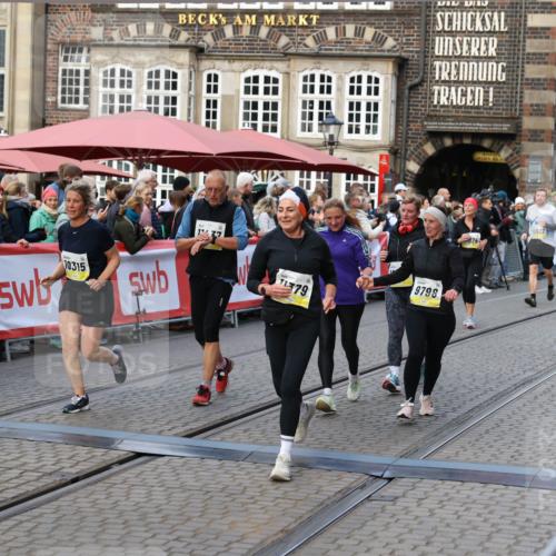 05.10.2025 - 20. swb-Marathon Bremen Yannick Fuchs http://msf.ph/oto/9243326 05.10.2025 11:09:17 Ziel 9632, 9798, 9815, 10315, 10784, 11379, 11437 meine-sportfotos.de