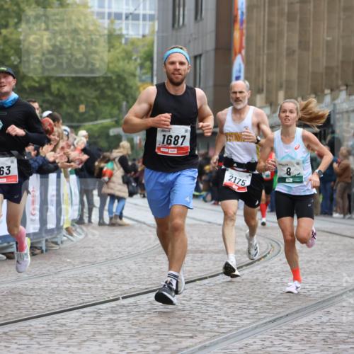 05.10.2025 - 20. swb-Marathon Bremen Strokosch-Dieckow http://msf.ph/oto/9243338 05.10.2025 12:44:30 Ziel 5, 6, 8, 263, 1618, 1687, 2175, 9110 meine-sportfotos.de