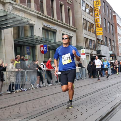 05.10.2025 - 20. swb-Marathon Bremen Strokosch-Dieckow http://msf.ph/oto/9243342 05.10.2025 10:49:16 Ziel 9218, 9233, 9435, 9452, 9555, 9626, 9627, 10118, 10170, 10381, 10519, 10636, 10673, 10712, 10726, 10781, 10873, 10888, 11319, 11487, 11579, 11672, 11692, 9218, 9233, 9435, 9452, 9555, 9626, 9627, 10118, 10170, 10381, 10519, 10636, 10673, 10712, 10726, 10781, 10873, 10888, 11319, 11487, 11579, 11672, 11692 meine-sportfotos.de