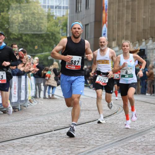 05.10.2025 - 20. swb-Marathon Bremen Strokosch-Dieckow http://msf.ph/oto/9243361 05.10.2025 12:44:30 Ziel 5, 6, 8, 263, 1618, 1687, 2175, 9110 meine-sportfotos.de