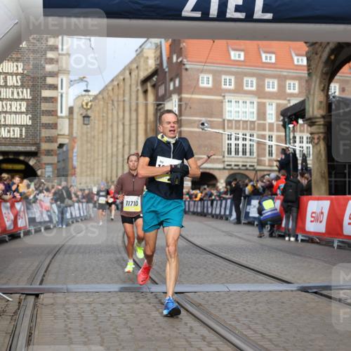 05.10.2025 - 20. swb-Marathon Bremen Yannick Fuchs http://msf.ph/oto/9243380 05.10.2025 10:41:58 Ziel 9253, 9884, 10880, 11581, 11710 meine-sportfotos.de