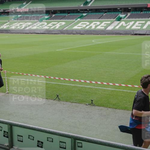 05.10.2025 - 20. swb-Marathon Bremen Michael Burmester http://msf.ph/oto/9243403 05.10.2025 10:36:07 Laufen im Stadion 7123, 7177, 7178, 7908, 8585, 9005, 9173, 9174, 9215, 9231, 9278, 9327, 9330, 9346, 9349, 9370, 9371, 9378, 9389, 9433, 9443, 9450, 9451, 9454, 9462, 9508, 9516, 9518, 9542, 9550, 9568, 9608, 9609, 9611, 9612, 9613, 9634, 9635, 9686, 9737, 9747, 9790, 9880, 9904, 9914, 9937, 9954, 9962, 9977, 10006, 10039, 10059, 10063, 10079, 10084, 10127, 10138, 10139, 10143, 10182, 10219, 10225, 10228, 10250, 10293, 10311, 10324, 10336, 10353, 10357, 10359, 10367, 10391, 10560, 7163 meine-sportfotos.de