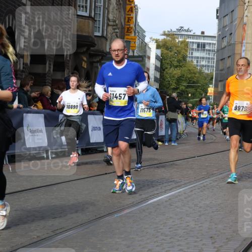 05.10.2025 - 20. swb-Marathon Bremen Strokosch-Dieckow http://msf.ph/oto/9243413 05.10.2025 10:57:47 Ziel 9221, 9979, 10219, 10341, 10651, 10834, 10890, 10975, 11023, 11457, 11469, 11520, 11521, 11564, 11575, 11731, 11744 meine-sportfotos.de
