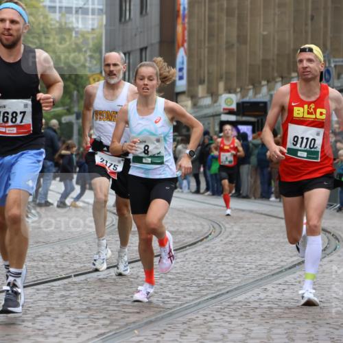 05.10.2025 - 20. swb-Marathon Bremen Strokosch-Dieckow http://msf.ph/oto/9243432 05.10.2025 12:44:31 Ziel 5, 6, 8, 263, 1618, 1687, 2175, 9110 meine-sportfotos.de