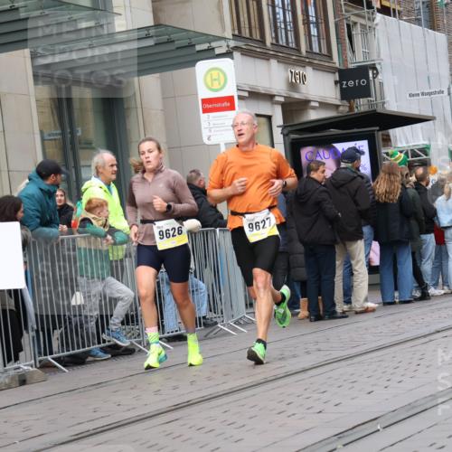 05.10.2025 - 20. swb-Marathon Bremen Strokosch-Dieckow http://msf.ph/oto/9243451 05.10.2025 10:49:20 Ziel 9218, 9233, 9369, 9452, 9626, 9627, 9696, 9761, 9889, 10170, 10346, 10381, 10636, 10712, 10726, 10781, 10873, 10888, 11091, 11487, 11579, 11692, 9218, 9233, 9369, 9452, 9626, 9627, 9696, 9761, 9889, 10170, 10346, 10381, 10636, 10712, 10726, 10781, 10873, 10888, 11091, 11487, 11579, 11692 meine-sportfotos.de
