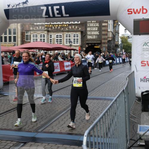 05.10.2025 - 20. swb-Marathon Bremen Yannick Fuchs http://msf.ph/oto/9243481 05.10.2025 11:09:19 Ziel 9632, 9798, 9815, 10315, 10784, 11379, 11437, 11674 meine-sportfotos.de