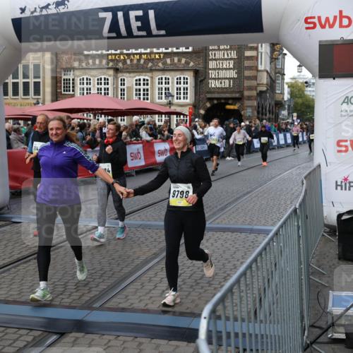 05.10.2025 - 20. swb-Marathon Bremen Yannick Fuchs http://msf.ph/oto/9243488 05.10.2025 11:09:19 Ziel 9632, 9798, 9815, 10315, 10784, 11379, 11437, 11674 meine-sportfotos.de