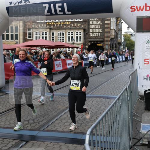05.10.2025 - 20. swb-Marathon Bremen Yannick Fuchs http://msf.ph/oto/9243499 05.10.2025 11:09:19 Ziel 9632, 9798, 9815, 10315, 10784, 11379, 11437, 11674 meine-sportfotos.de