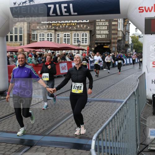 05.10.2025 - 20. swb-Marathon Bremen Yannick Fuchs http://msf.ph/oto/9243518 05.10.2025 11:09:19 Ziel 9632, 9798, 9815, 10315, 10784, 11379, 11437, 11674 meine-sportfotos.de