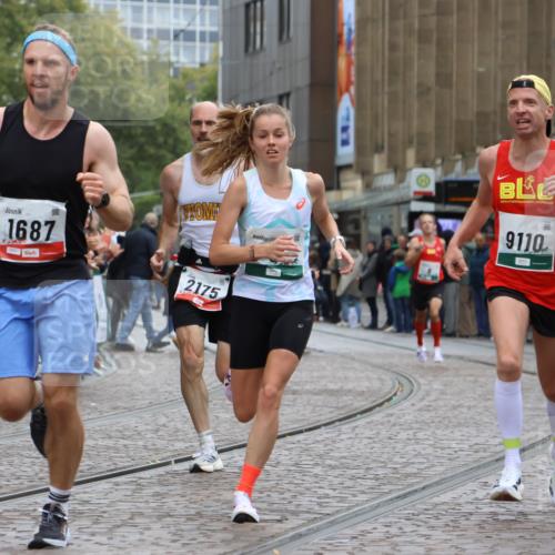 05.10.2025 - 20. swb-Marathon Bremen Strokosch-Dieckow http://msf.ph/oto/9243520 05.10.2025 12:44:31 Ziel 5, 6, 8, 263, 1618, 1687, 2175, 9110 meine-sportfotos.de