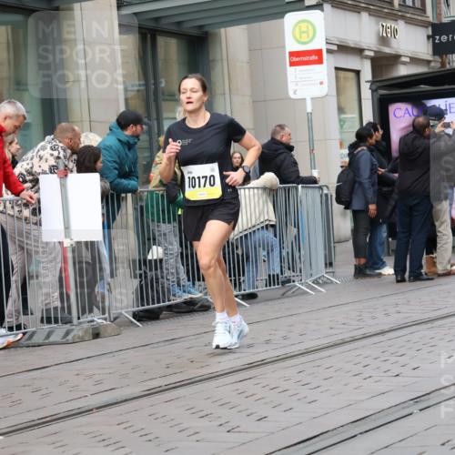 05.10.2025 - 20. swb-Marathon Bremen Strokosch-Dieckow http://msf.ph/oto/9243535 05.10.2025 10:49:24 Ziel 9218, 9369, 9452, 9626, 9627, 9696, 9761, 9889, 10159, 10170, 10346, 10636, 10712, 10726, 10781, 10873, 10888, 11091, 11579, 11642, 11692, 11749, 9218, 9369, 9452, 9626, 9627, 9696, 9761, 9889, 10159, 10170, 10346, 10636, 10712, 10726, 10781, 10873, 10888, 11091, 11579, 11642, 11692, 11749 meine-sportfotos.de
