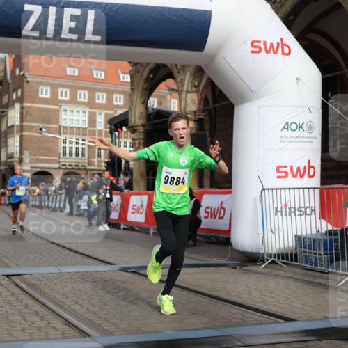 05.10.2025 - 20. swb-Marathon Bremen Yannick Fuchs http://msf.ph/oto/9243537 05.10.2025 10:42:01 Ziel 9884, 10104, 10691, 10880, 11581, 11710 meine-sportfotos.de