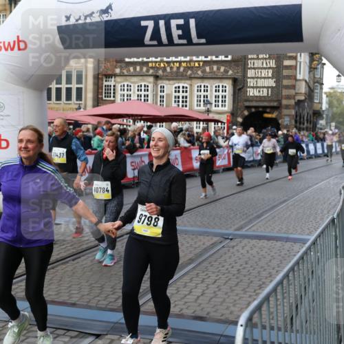 05.10.2025 - 20. swb-Marathon Bremen Yannick Fuchs http://msf.ph/oto/9243538 05.10.2025 11:09:20 Ziel 9632, 9798, 9815, 10315, 10522, 10784, 11056, 11379, 11437, 11530, 11674 meine-sportfotos.de
